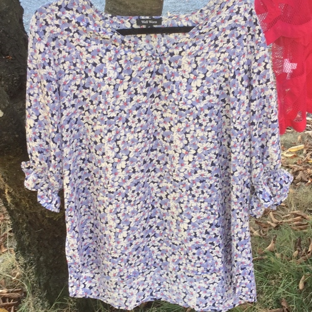 Floral blouse gardening Sunday brunch farmer’s market chic top ruffle travel